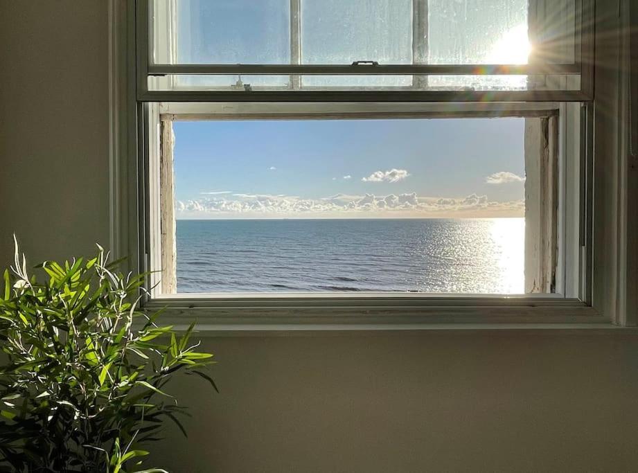 Stunning Seafront Flat,St Leonards Appartement Buitenkant foto