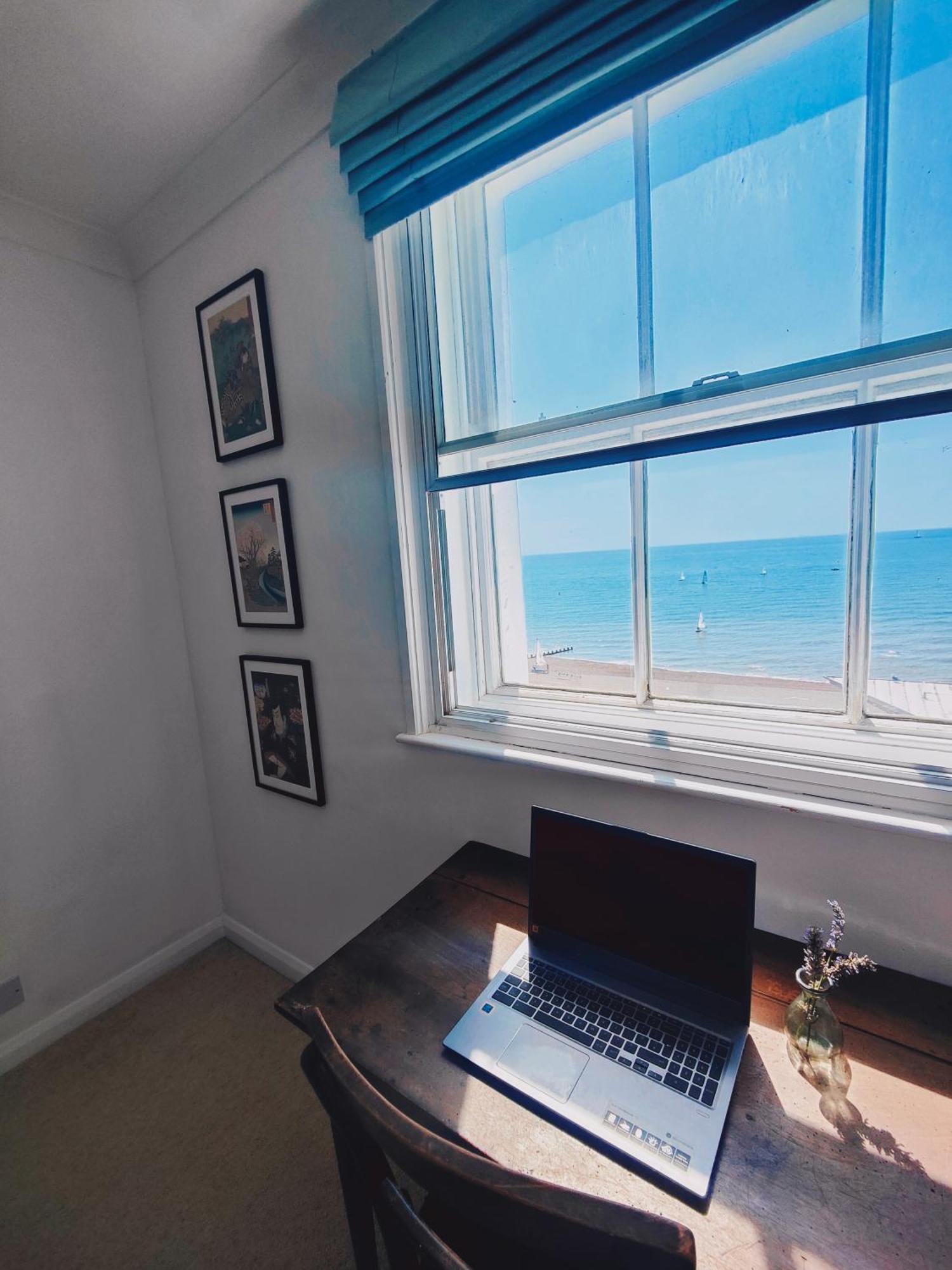Stunning Seafront Flat,St Leonards Appartement Buitenkant foto
